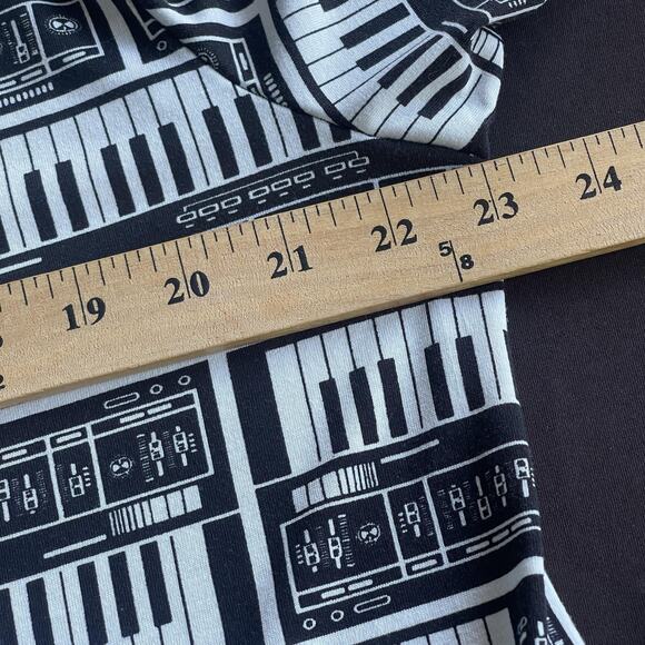 Lularoe Shirt Womens 3XL Black White Keyboard Piano Print Stretchy Music Graphic - Picture 7 of 9